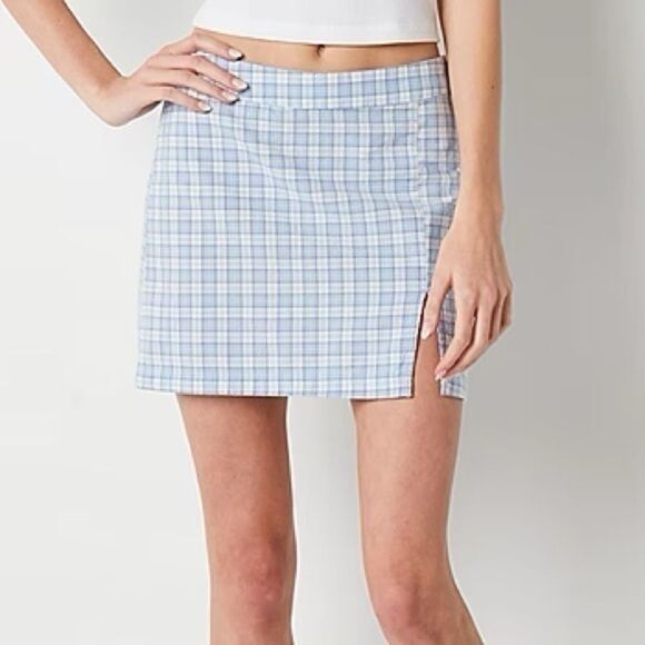 Arizona Jean Company Dresses & Skirts - Arizona Women's/Juniors Mid Rise Scooter Skirt - Size Medium